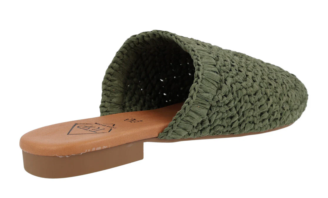 Zuecos planos estilo babuchas en tejido crochet - Imagen 9